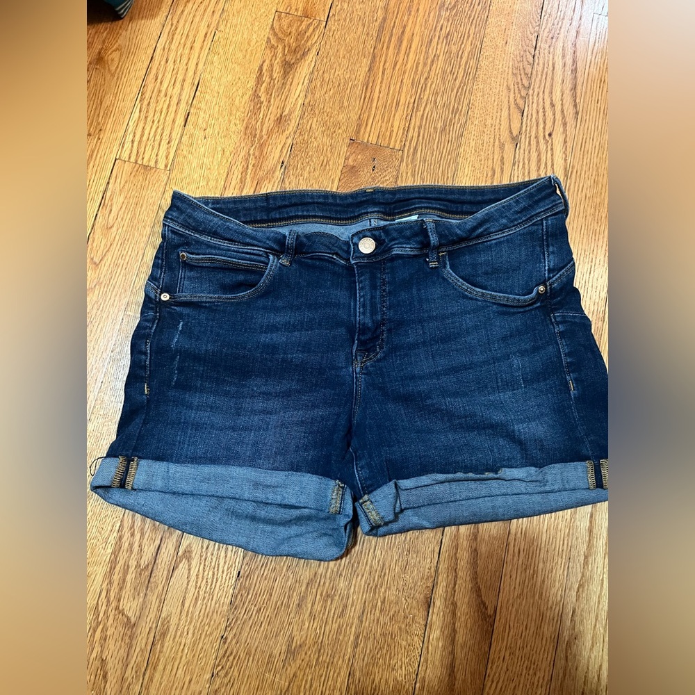 H&M stretch low rise short